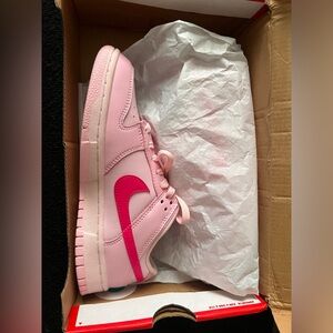 Nike low dunks women, pink